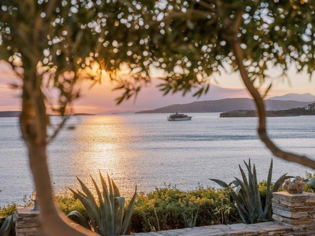 Aneroussa Beach Hotel 바트시 외부 사진