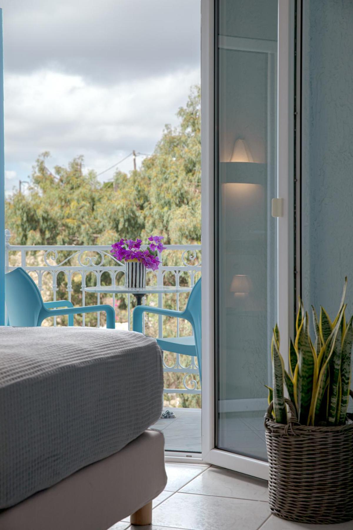 Aneroussa Beach Hotel 바트시 외부 사진