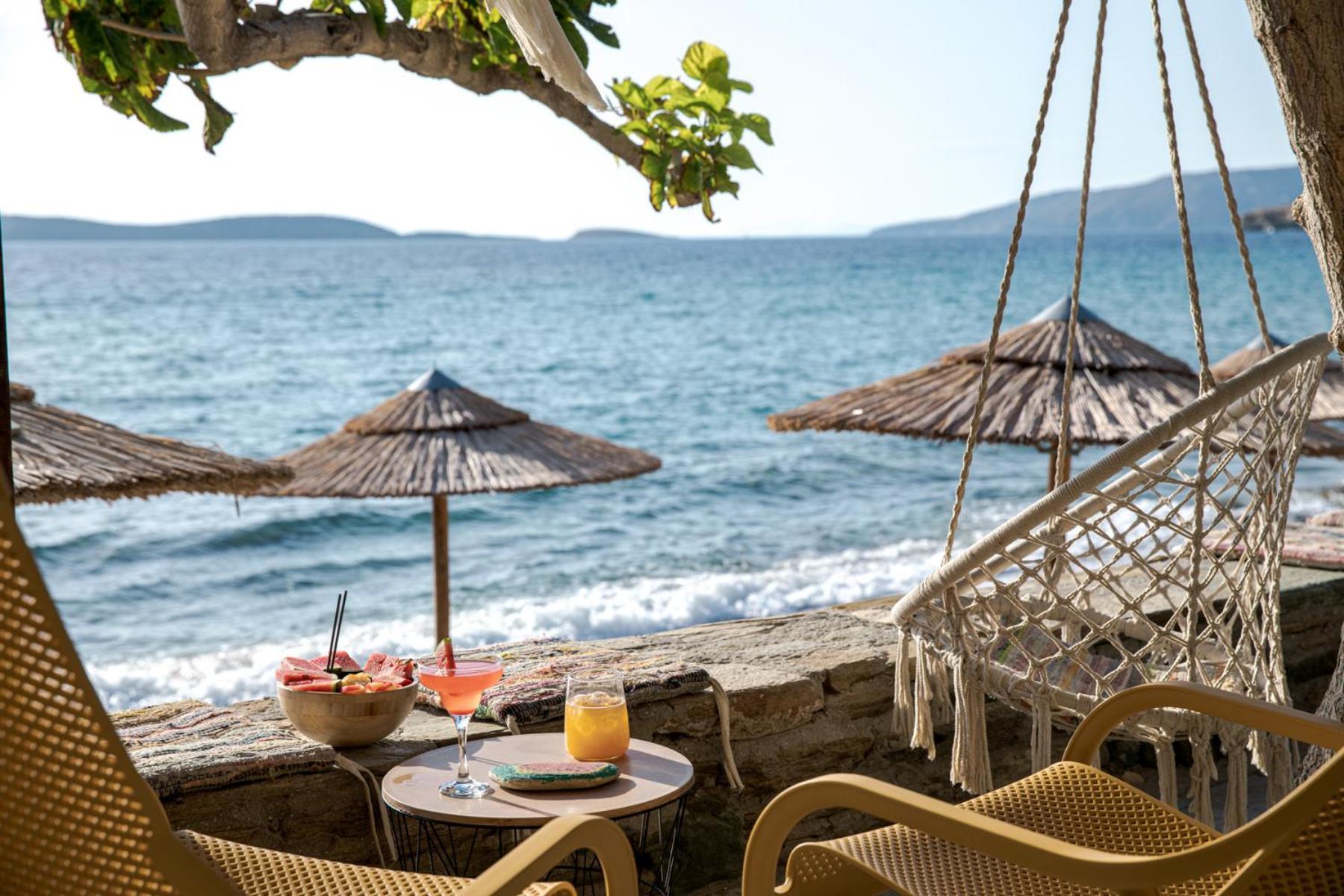 Aneroussa Beach Hotel 바트시 외부 사진