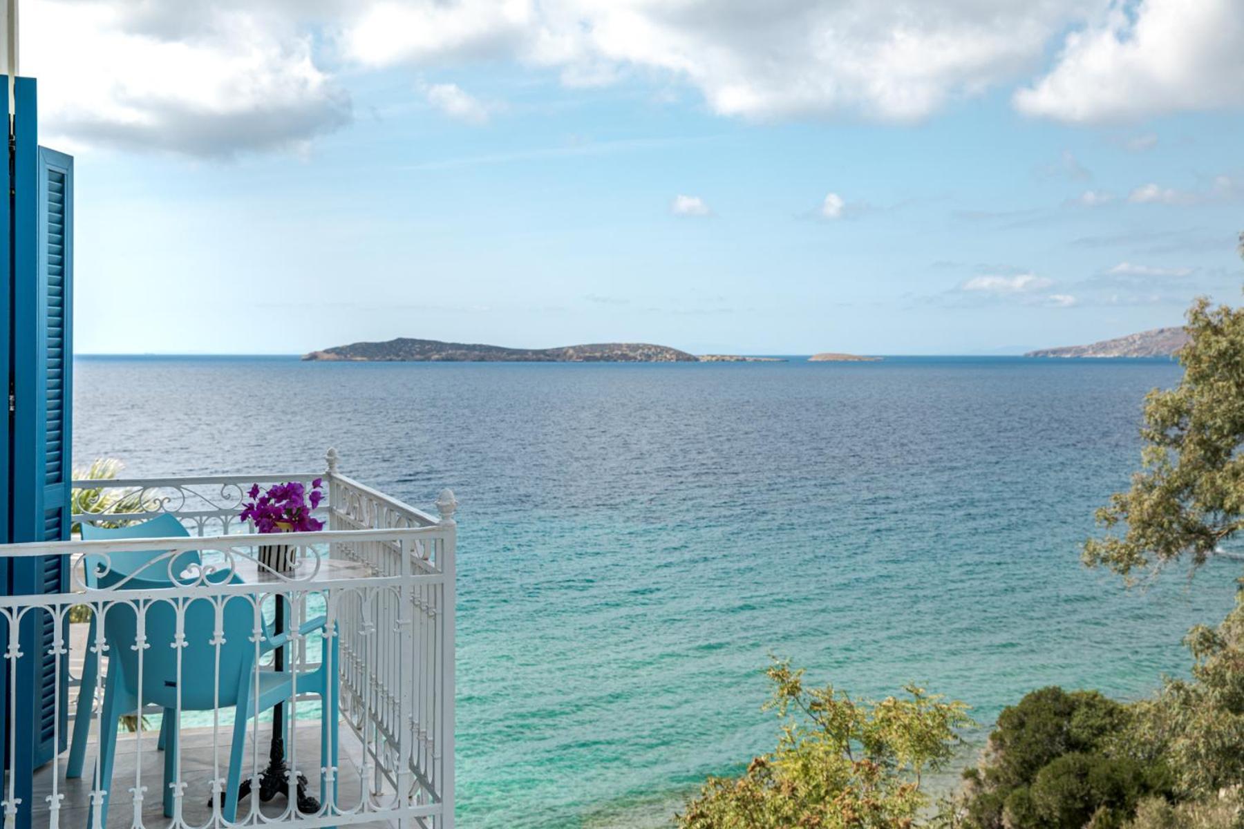Aneroussa Beach Hotel 바트시 외부 사진