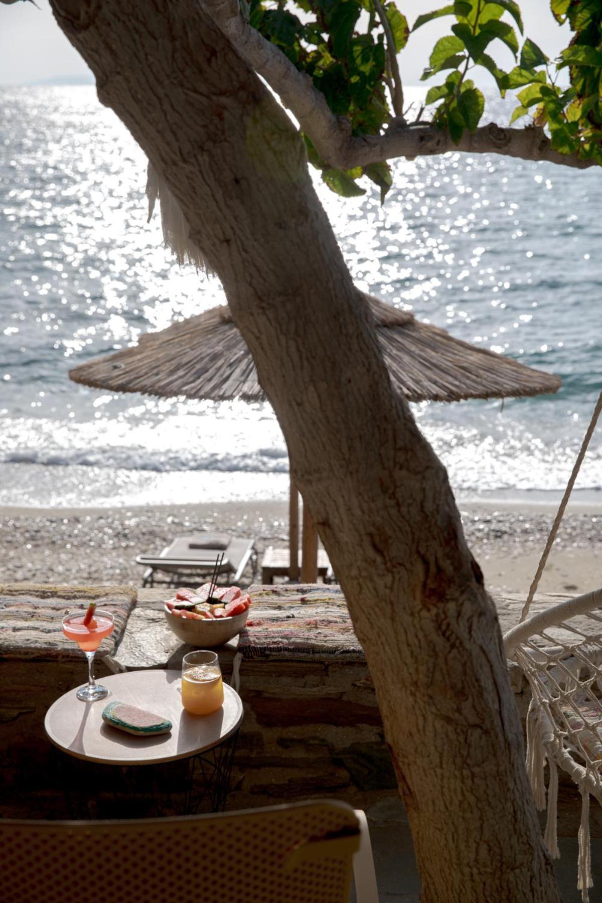 Aneroussa Beach Hotel 바트시 외부 사진