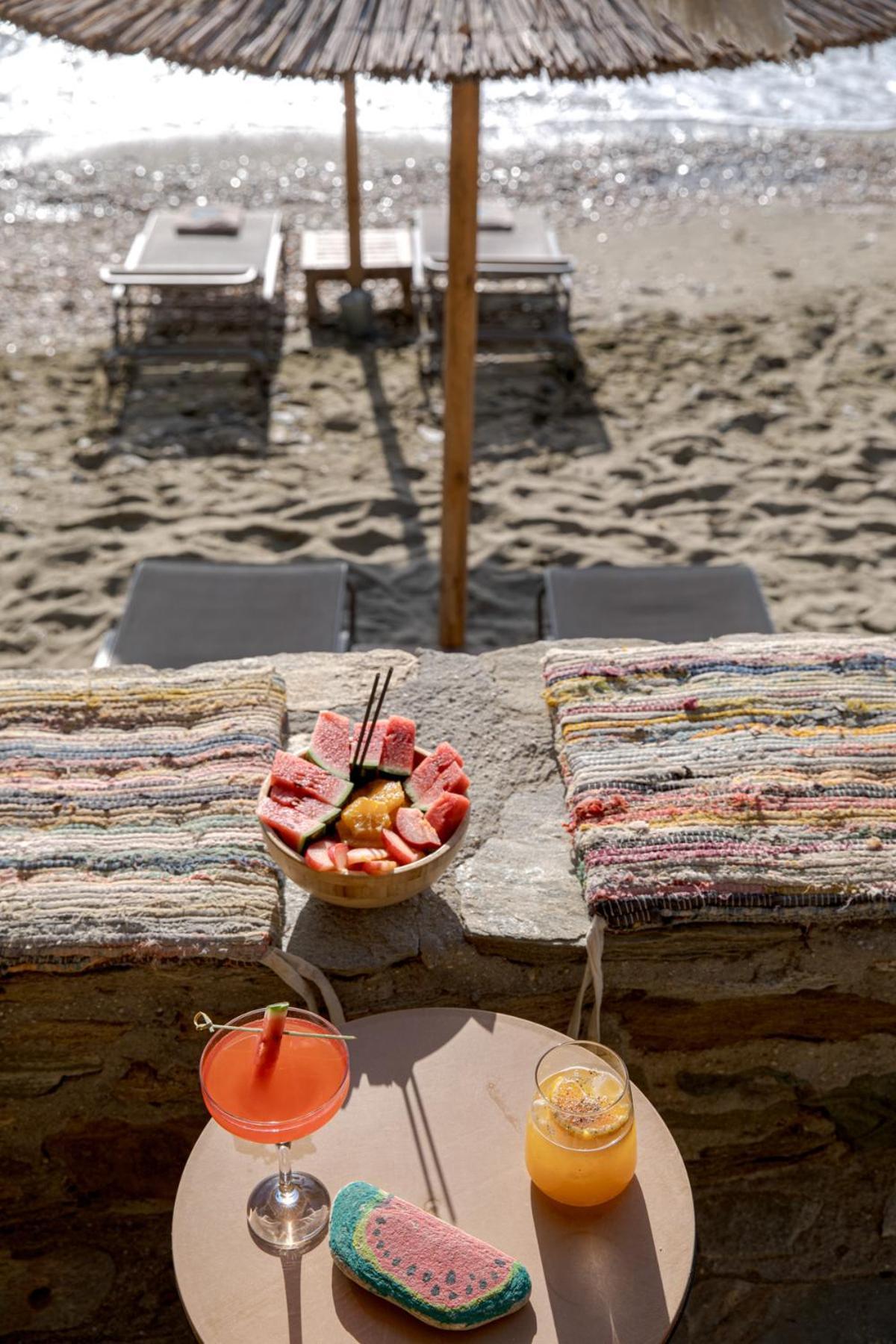Aneroussa Beach Hotel 바트시 외부 사진