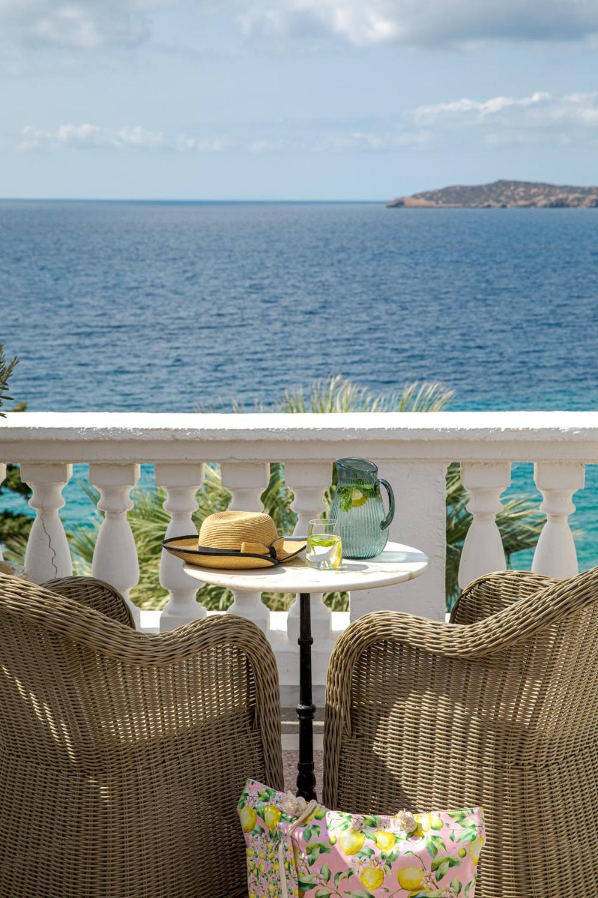 Aneroussa Beach Hotel 바트시 외부 사진