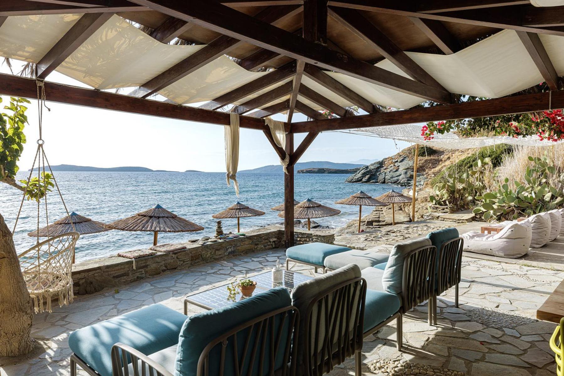 Aneroussa Beach Hotel 바트시 외부 사진