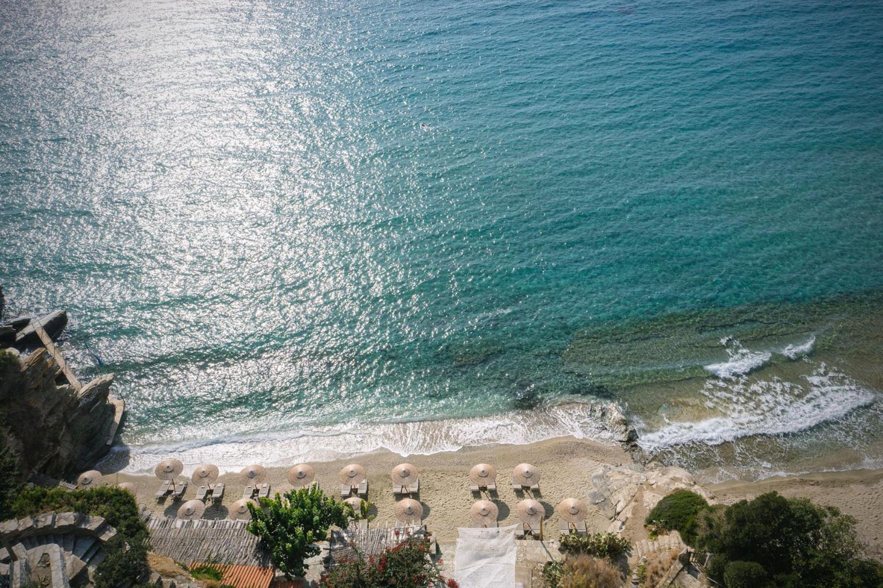 Aneroussa Beach Hotel 바트시 외부 사진